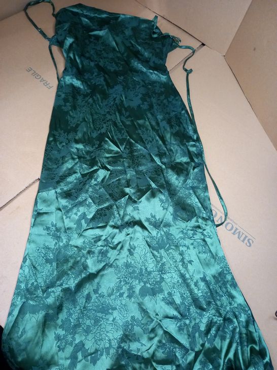 DESIGNER GARDEN GREEN DELICATE SATIN STYLE STATEMENT DRESS - XS