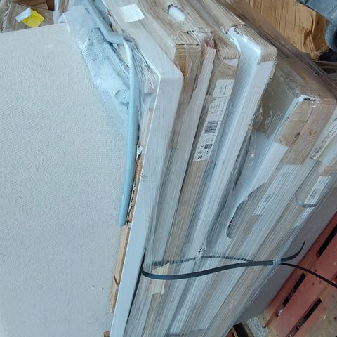 PALLET OF APPROXIMATELY 10 ASSORTED BATHS