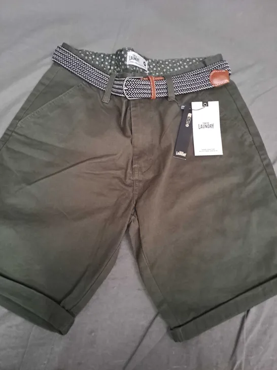 TOKYO LAUNDRY TL FORIO SHORTS IN FOREST GREEN - MEDIUM