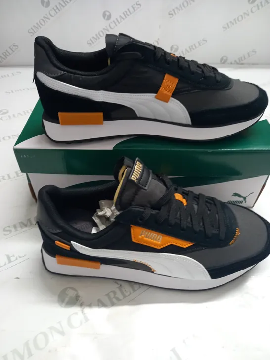 BOXED PAIR OF PUMA RIDER DISPLACED TRAINERS IN ASPHALT - UK 9