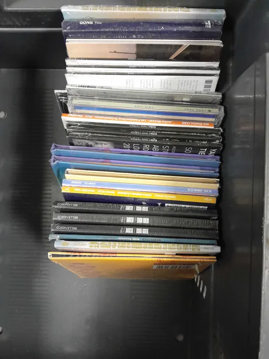 APPROXIMATELY 30 ASSORTED CD ALBUMS/SINGLES TO INCLUDE MATT POP, RUN FOR COVER, CAROLAN'S JOURNEY ETC 
