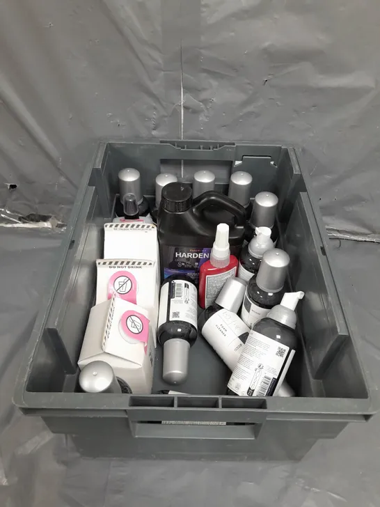 TOTE OF APPROX 10 CLEANING PRODUCTS TO INCLUDE , WASHING UP LIQUID , FOAM CLEANER , ETC 