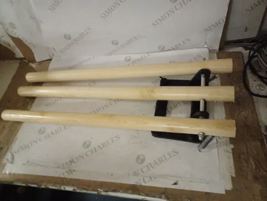 UNBRANDED SPRING RETURN CRICKET STUMPS