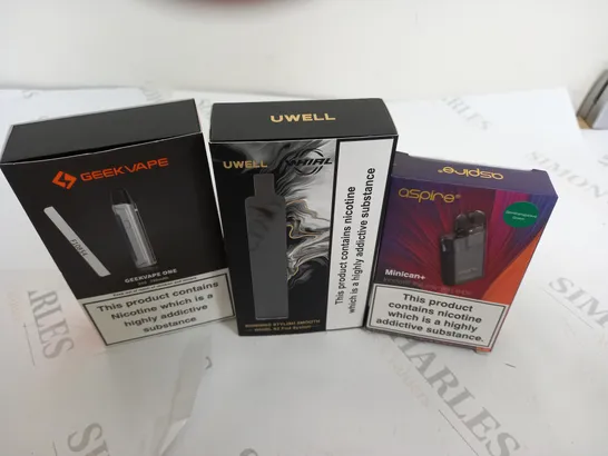 APPROXIMATELY 20 VAPES & E-CIGARETTES TO INCLUDE GEEKVAPE ON, UWEELL WHIRL, ASPIRE MINICAN+, ETC