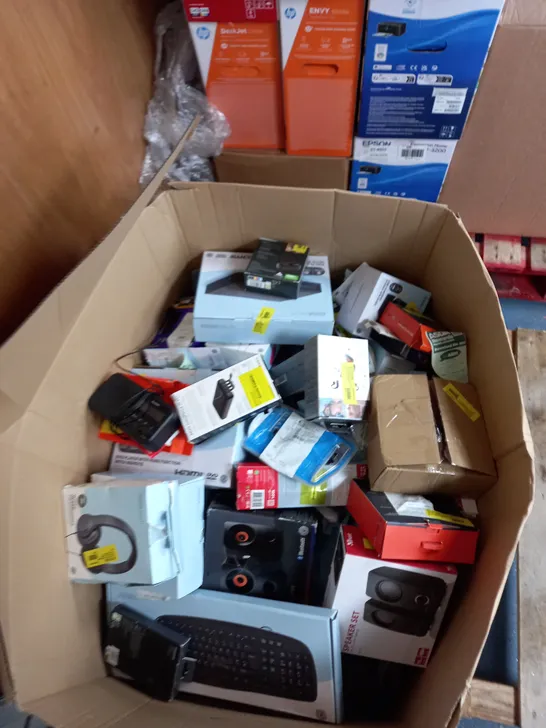 BOX OF APPROXIMATELY 20 ASSORTED ELECTRICAL ITEMS TO INCLUDE HEADPHONES, EARPHONES, SPEAKERS ETC - COLLECTION ONLY 