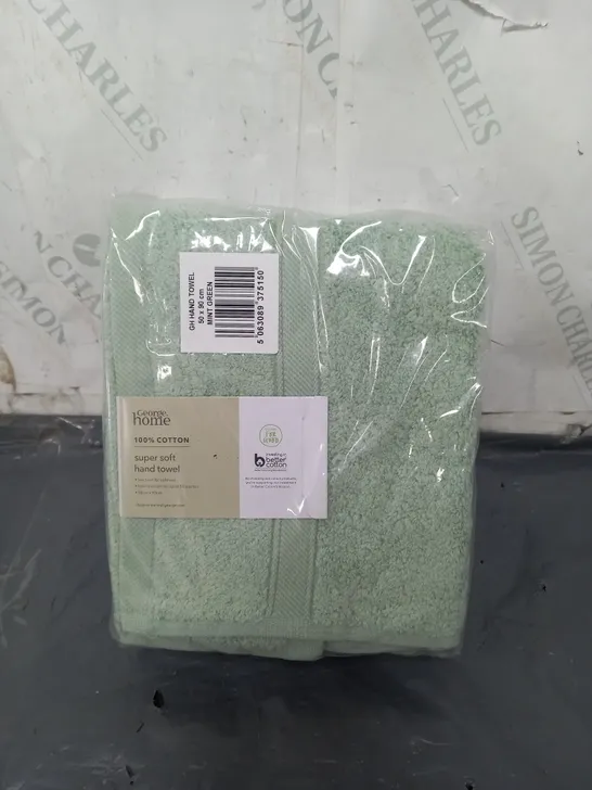 BOX OF APPROXIMATELY 8 SEALED SUPER SOFT HAND TOWELS IN MINT GREEN