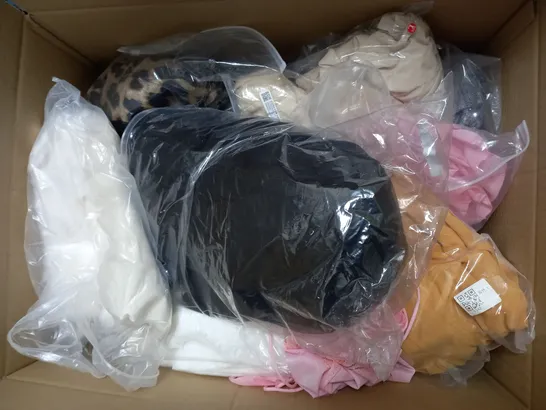BOX OF APPROXIMATELY 25 ASSORTED UNBRANDED ITEMS OF CLOTHING