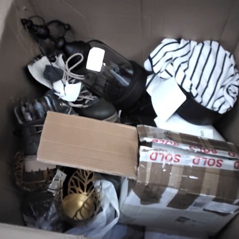 BOX OF ASSORTED CLOTHING AND FURNITURE ITEMS 
