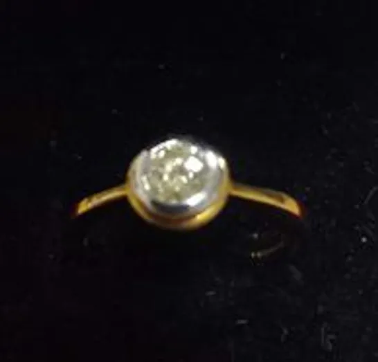 18CT GOLD SOLITAIRE RING RUB-OVER SET WITH A NATURAL DIAMOND