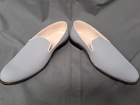 BOXED PAIR OF DESIGNER SLIP-ON SHOES IN GREY SIZE UNSPECIFIED