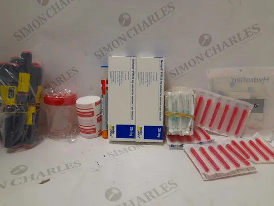 LOT OF APPROX 15 ASSORTED MEDICAL PRODUCTS TO INCLUDE TRAINING EPIPENS, METOJECT PENS, HYDROFILM PLUS ABSORBANT PAD, ETC