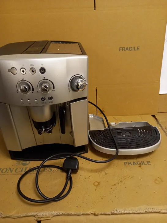 DELONGHI MAGNIFICA COFFEE MACHINE 