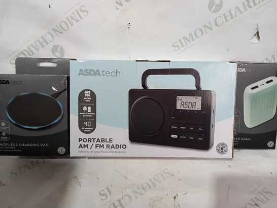 BOX OF APPROXIMATELY 10 ASSORTED ELECTRICAL ITEMS TO INCLUDE PORTABLE AM/FM RADIO, POWER BANK, WIRELESS CHARGING PAD, ETC