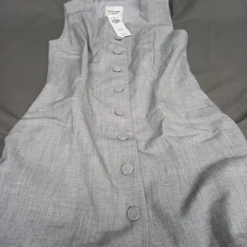 ABERCROMBIE & FITCH LIGHT GREY LONG SLEEVE VEST - XXSP