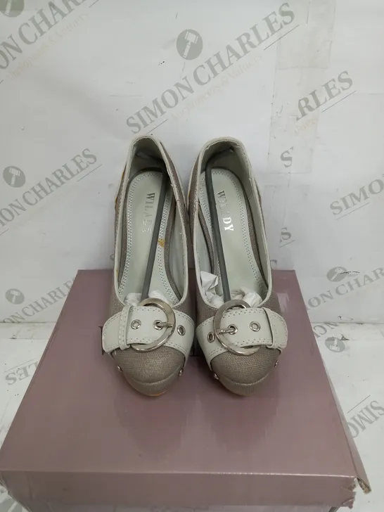 5 BOXED PAIRS OF WILADY PLATFORM HEEL SHOES IN LIGHT GREY VARIOUS SIZES TO INCLUDE SIZES 36, 37, 39 