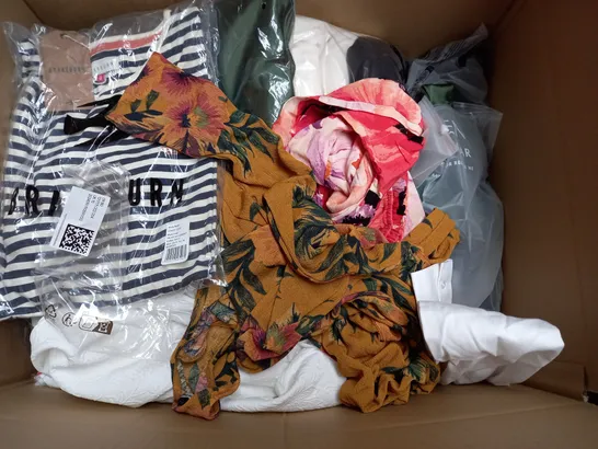 BOX OF APPROXIMATELY 25 ASSORTED CLOTHING ITEMS TO INCLUDE - BRA , T-SHIRT , UNDERWEAR ETC