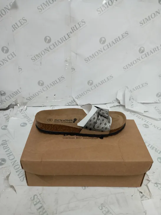 BOXED PAIR OF BONOVA STRAPPED SANDALS - SIZE 5