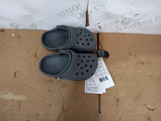 PAIR OF CROCS SIZE C7