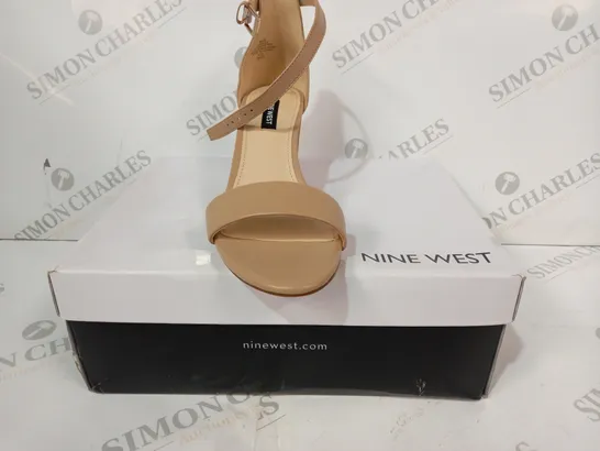 BOXED PAIR OF NINE WEST OPEN TOE HEELS IN NATURAL COLOUR SIZE 8.5M