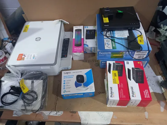 LOT OF APPROX 10 ASSORTED TECH ITEMS TO INCLUDE PRINTER, DVD PLAYERS, ALARM CLOCKS ETC