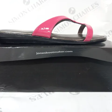 BOXED PAIR OF JONES KLEVINA 1 OPEN TOE SANDALS IN HOT PINK/BRASS COLOUR EU SIZE 39
