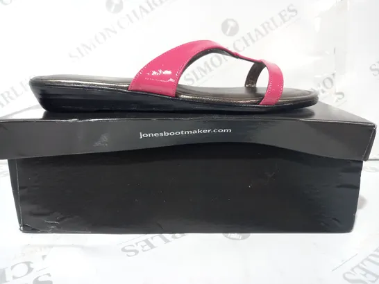 BOXED PAIR OF JONES KLEVINA 1 OPEN TOE SANDALS IN HOT PINK/BRASS COLOUR EU SIZE 39