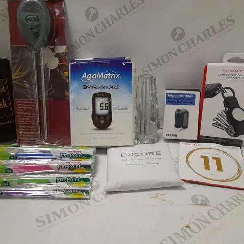 LOT OF APPROX 10 ASSORTED HOUSEHOLD ITEMS TO INCLUDE KEY SMART AIR KEY ORGANIZER, ADVANCED BLOOD GLUCOSE MONITORING SYSTEM, STAINLESS STEEL HIP FLASK, ETC