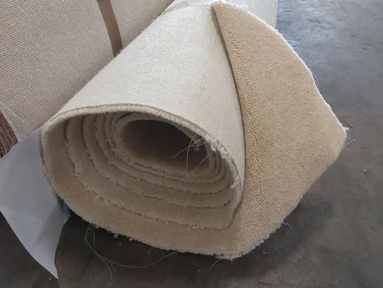 ROLL OF QUALITY RARE BREEDS COTSWOLD CARPET // SIZE: APPROX 5 X 5.18m