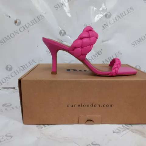 BOXED PAIR OF DUNE LONDON PINK LEATHER PLAITED MID HEEL MULE IN SIZE 6