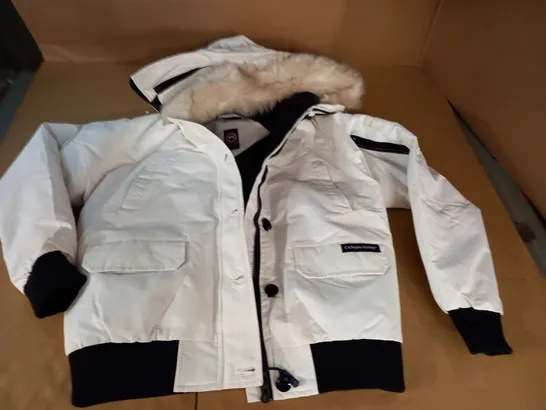 CANADA GOOSE WHITE PADDED COAT - SIZE UNSPECIFIED