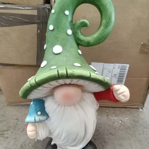 BOXED GARDEN GNOME FIGURE WITH LANTERN 