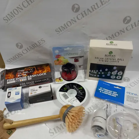 BOX OF APPROXIMATELY 15 ASSORTED HOUSEHOLD ITEMS TO INCLUDE SOLAR STRING LIGHTS, FIRE DOOR SASH LOCK, KNIFE SHARPENER ETC 