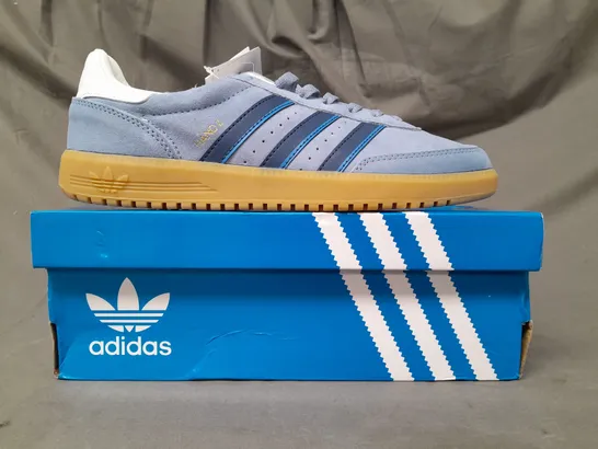 BOXED PAIR OF ADIDAS HAND 2 SHOES IN BLUE UK SIZE 10.5