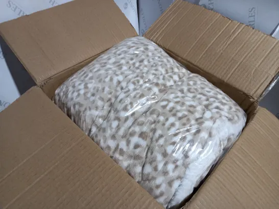 DESIGNER SHERPA STYLE THICK BLANKET