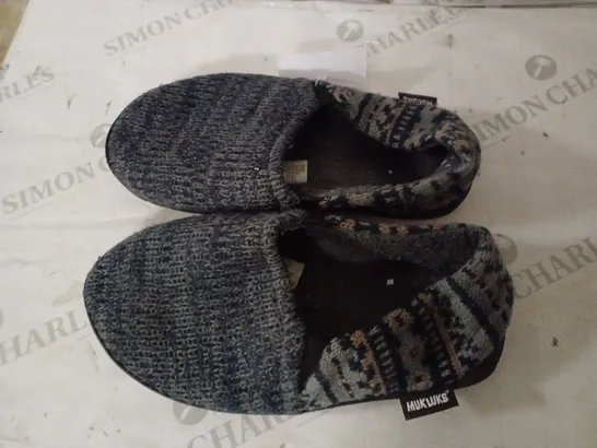 MUK LUKS MENS SLIPPERS NAVY, SMALL