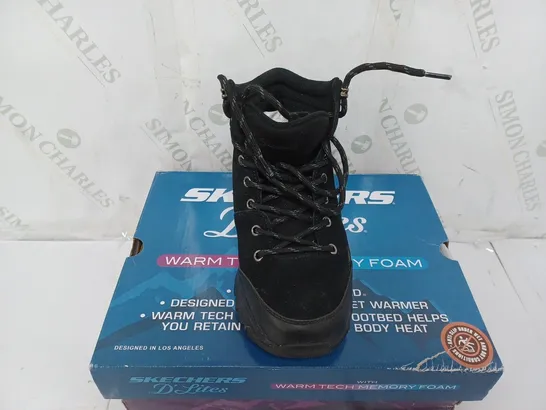 BOXED PAIR OF SKECHERS D'LITES SATIN COLLAR LACE UP BOOTS IN BLACK SIZE 3