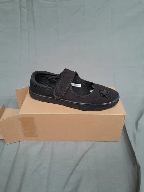 BOXED HOPPER GO CLARK PUMPS IN BLACK SIZE UK 2 1/2