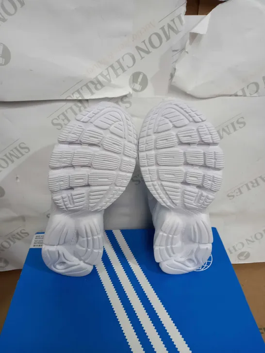 BOXED OF ADIDAS ASTIR TRAINERS SIZE 2.5