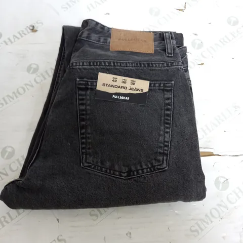 PULL & BEAR STANDARD JEANS IN BLACK - EUR 42