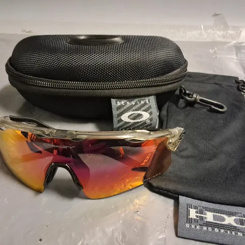 OAKLEY GLASSES IN CASE