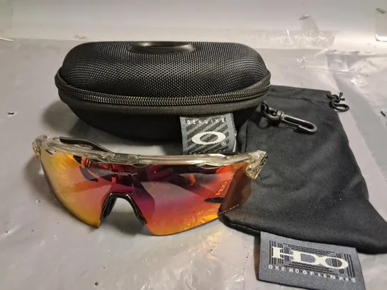 OAKLEY GLASSES IN CASE