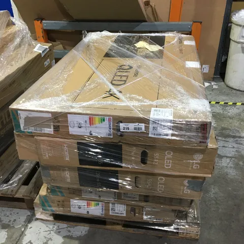 PALLET OF APPROXIMATELY 5 ASSORTED DAMAGED SCREEN TVS TO INCLUDE;