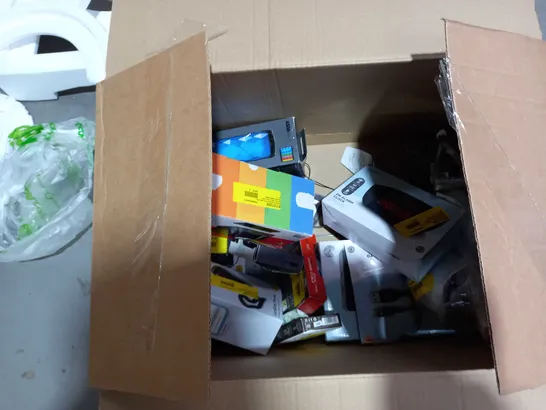 BOX OF APPROXIMATELY 14 ASSORTED ITEMS TO INCLUDE A BLUETOOTH DAB+ / FM RADIO, A BIG BUTTON LANDLINE PHONE AND A PAIR OF DEEP BASS WIRELESS HEADPHONES 