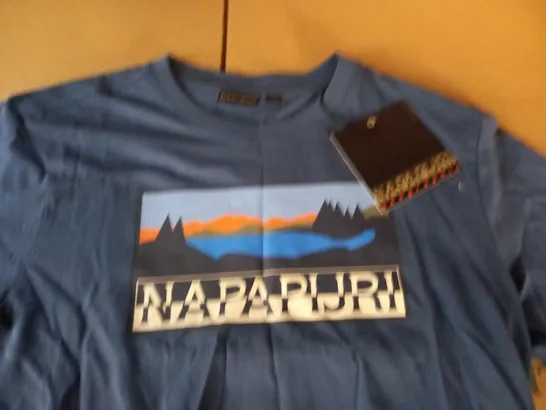 NAPAPIJIRI MOUNTAIN TEE IN BLUE - M