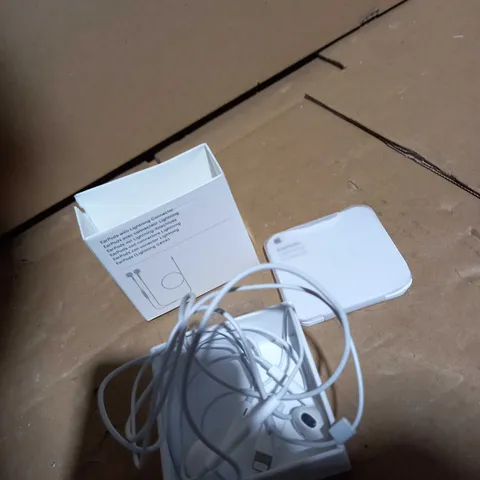 APPLE EARBUDS 