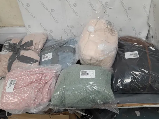 BOX OF APPROXIMATELY 10 ASSORTED BAGGED PIECES OF CLOTHING IN VARIOUS STYLES, SIZES, AND BRANDS 