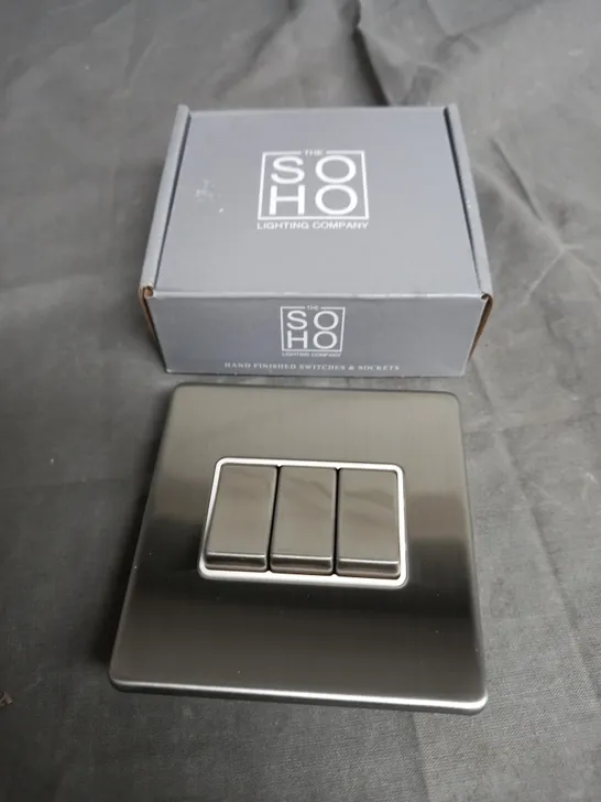 BOXED SOHO LIGHTING BRUSHED CHROME 3 GANG 2 WAY 10A LIGHT SWITCH WHT INS SCREWLESS