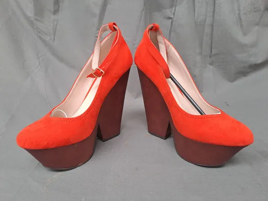 BOX OF APPROXIMATELY 8 PAIRS OF FIORE HIGH WOODEN PLATFORM SHOES IN ORANGE IN VARIOUS SIZES