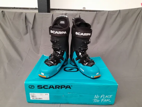 BOXED PAIR OF SCARPA SKI BOOTS IN BLUE/BLACK SIZE 27.5