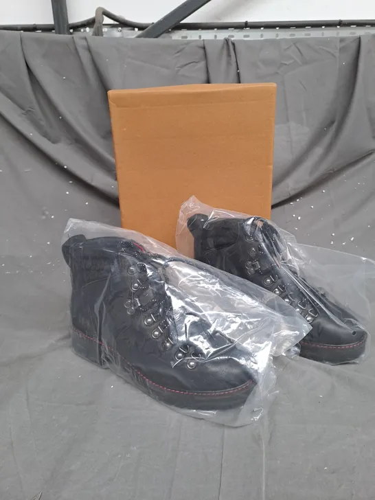 BOXED PAIR OF PURE BLACK LEATHER HIKING BOOTS SIZE 6